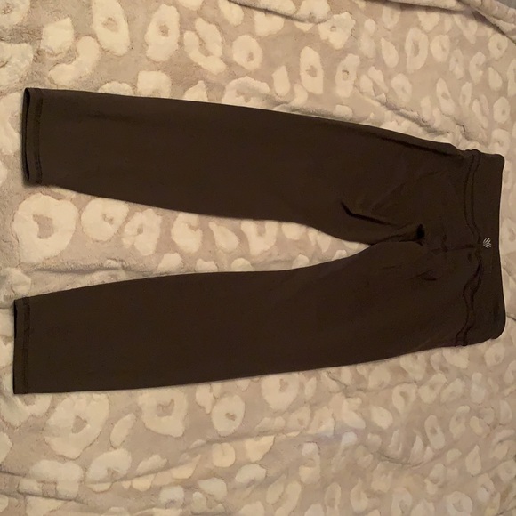 Forever 21 Olive Green Active Leggings. Size M. - Picture 2 of 2